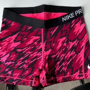 women’s nike pro shorts size L
